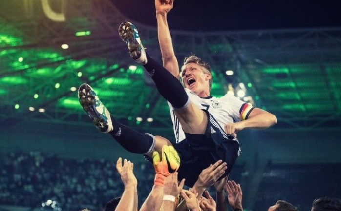 حقق المنتخب الألماني الفوز على نظيره الفنلندي بنتيجة 2-0 في المباراة الدولية الودية التي جمعت الفريقين في أخر مباريات قائد المانشافت "باستيان شفاينشتايغر".

سجل هدفي المنتخب الألماني ماكس م