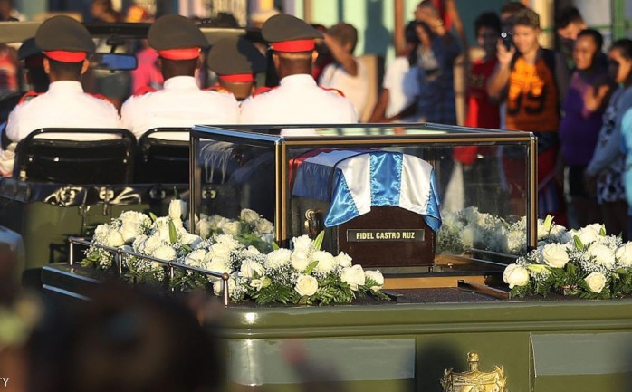 ذكر الموقع الإلكتروني لراديو ريلوغ، الذي تديره الدولة في كوبا، أن رماد فيدل كاسترو دفن، الأحد، في مراسم خاصة بمقبرة سانتا إفيجينيا بمدينة سانتياغو بشرق البلاد.

