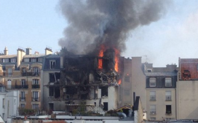 هز انفجار ضخم، الجمعة وسط العاصمة الفرنسية باريس على مستوى الدائرة السادسة.

وحسب الصور الأولى التي تناقلها مغردون على موقع التواصل الاجتماعي &quot;تويتر&quot; فقد تصاعدت سحب سوداء كثيفة بعد 