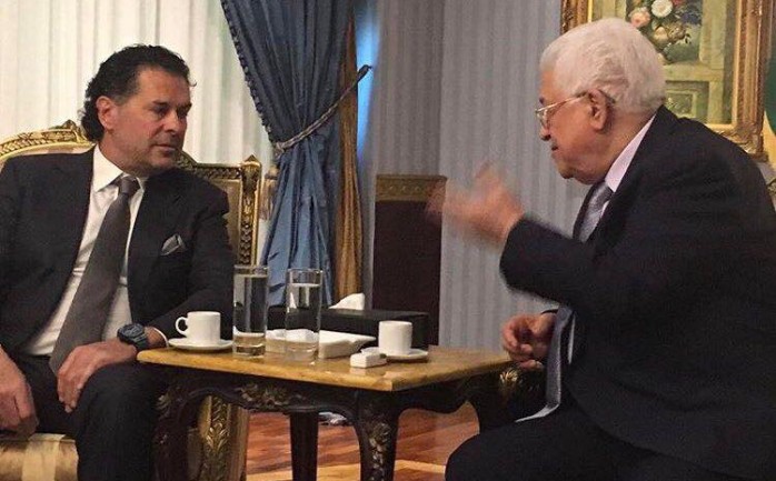 اجتمع الرئيس محمود عباس مساء السبت مع الفنان اللبناني راغب علامة عضو لجنة تحكيم برنامج المواهب محبوب العرب&nbsp;&quot;آراب أيدول&quot; سابقاً، وذلك بمقر إقامته في العاصمة اللبنانية بيروت.

