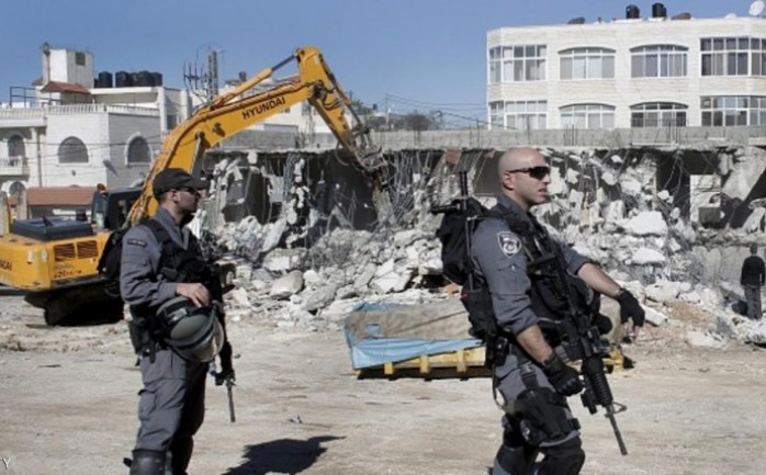 هدمت جرافات تابعة لبلدية الاحتلال الإسرائيلي اليوم الثلاثاء، منزلين يعودان لعائلة طوطح المقدسية في مدينة القدس المحتلة.