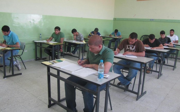 قدمت جمعية البركة للأعمال الخيرية والإنسانية في الجزائر منحة بقيمة 500 دولار للعشرة الأول في الفرع الشرعي من الناجحين في الثانوية العامة في فلسطين.

