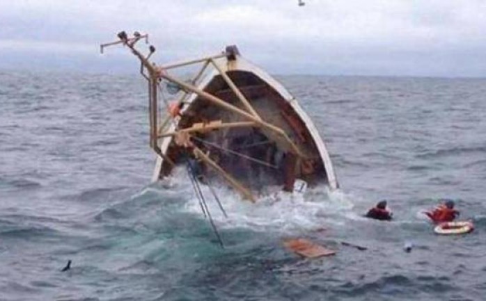 انتشلت طواقم خفر السواحل الماليزية جثث 8 أشخاص بعد غرق سفينة صباح الاثنين، إذ أعلنت فقدان 20 شخصاَ، والقيام بإنقاذ 34 شخصاَ آخرين.

وحسب ما ذكرت وسائل إ