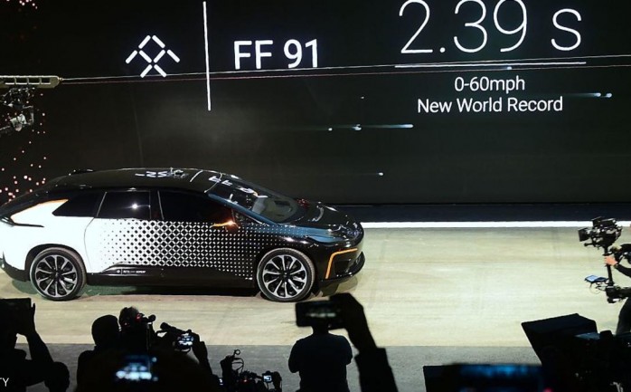 كشفت شركة فاراداي فيوتشر الأميركية عن أسرع سيارة تعمل بالطاقة الكهربائية في العالم "FF91"، التي صممت لمنافسة رائدة صناعة السيارات الكهربائية "تسلا".

