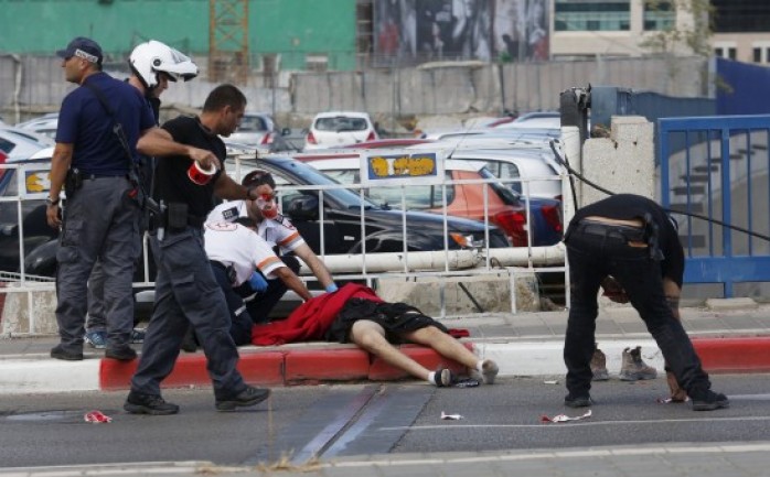 أصيب شرطي إسرائيلي اليوم السبت، جراء تعرضه لعملية &quot;طعن&quot; غرب مدينة القدس المحتلة.

وقالت الإذاعة الإسرائيلية إن شرطي من &quot;حرس الحدود&quot; تعرض لعم