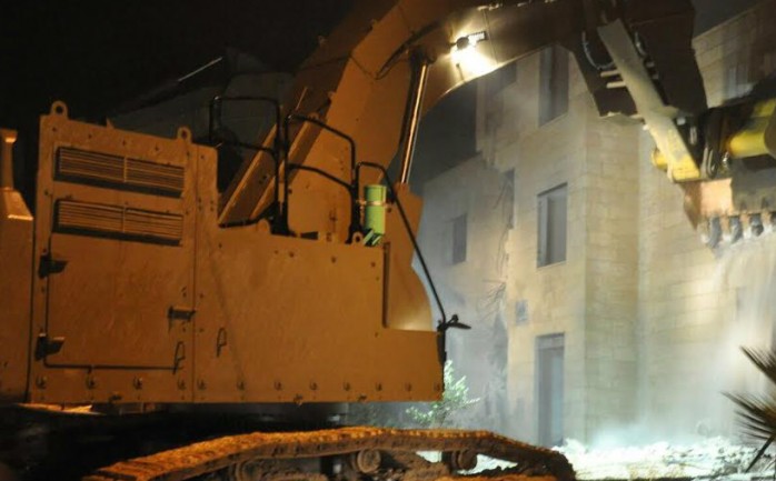 شهد مخيم قلنديا في مدينة القدس اشتباك بين أهالي المخيم وجيش الاحتلال خلال هدم منزل الشهيد أبو غوشة مما ادى لإصابة جنديين وعدد من المواطنيين.