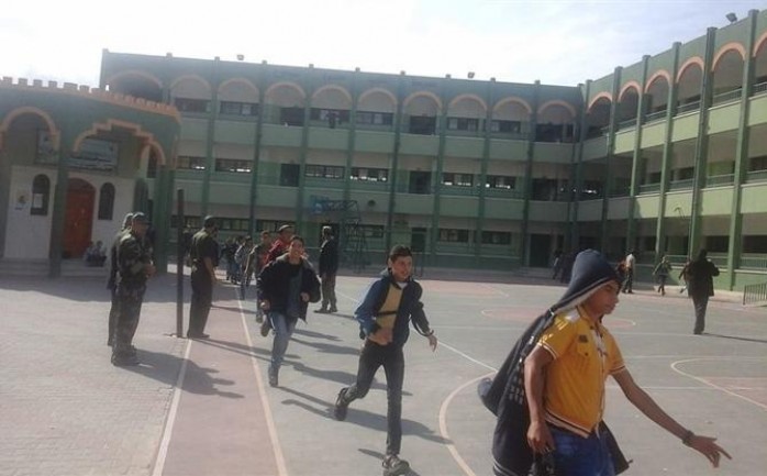 أخلت بعض المدارس القريبة من مواقع المقاومة التي تعرض للاستهداف من قبل المدفعية الإسرائيلي اليوم الأربعاء، الطلاب حفاظًا على أرواحهم.

وقالت المتحدث باسم وزارة التعليم بغزة معتصم الميناوي لـ
