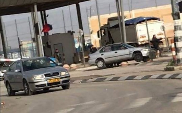 اعتقلت قوات جيش الاحتلال الإسرائيلي الثلاثاء، فتاة فلسطينية بزعم محاولتها تنفيذ عملية دعس على حاجز قلنديا، في مدينة القدس.