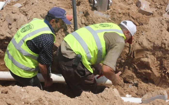 استخدمت بلدية غزة (19) ألف لتر من مادة الكلور خلال شهر إبريل / نيسان الماضي بهدف تعقيم المياه المنتجة من آبار المياه في المدينة.

وقال قسم الصحة الوقائية في تقريره الشهري إن طواقمه أجرت خلا