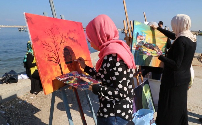 نظمت الحمة العالمية لمناصرة السفن النسائية ومركز المرسم للفنون الجميلة فعالية ترحيبية بالسفن في ميناء غزة تحت هذا الشعار"لنرسم الحرية زي