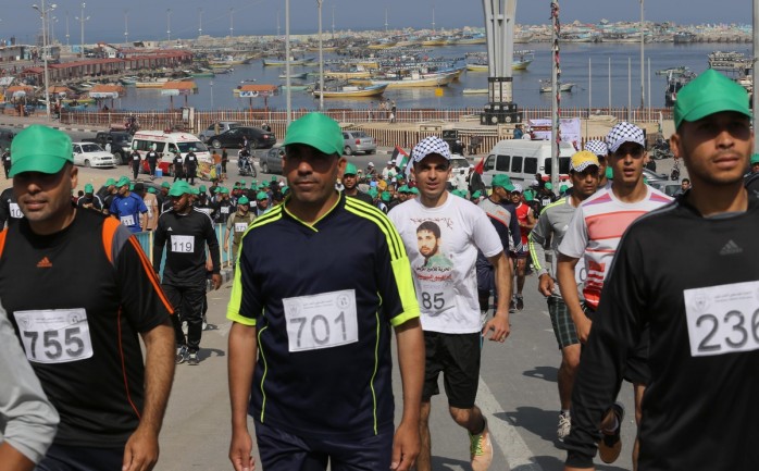 شارك العشرات من أبناء الشعب الفلسطيني في الماراثون الرياضي الوحدوي تضامنًا مع الأسرى في سجون الاحتلال الإسرائيلي.