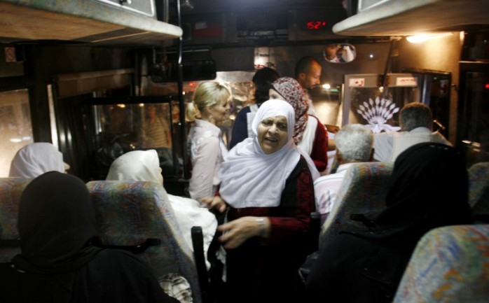 غادرت مجموعة من أهالي أسرى قطاع غزة، فجر الاثنين، لزيارة ذويهم في سجن "نفحة" الصحراوي، بالتنسيق مع الصليب الأحمر الدولي.
