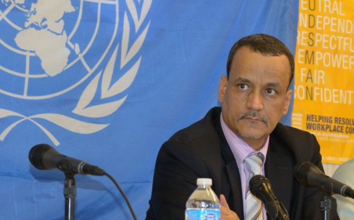 المبعوث الدولي في اليمن إسماعيل ولد الشيخ أحمد يقول إن المفاوضات المباشرة استؤنفت بين وفدي الحكومة اليمنية والمتمردين، برعاية الأمم المتحدة.