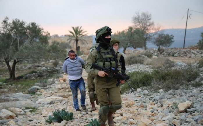 اعتقلت قوات الاحتلال الإسرائيلي، مساء اليوم السبت، 3 شبان من مدينتي جنين وقلقيلية بالضفة الغربية المحتلة.

ونقلت الوكالة الرسمية &quot;وفا&quot; عن مصادر محلية، أن قوات الاحتلال اعتقلت الشابي