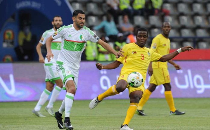 خطف منتخب الجزائر تعادلاً بطعم الهزيمة من نظيره زيمبابوي بنتيجة 2-2 ضمن منافسات الجولة الأولى من منافسات المجموعة الثانية لبطولة كأس الأمم الإفريقية.

 سجل هدفي الجزائر رياض محرز 12 و82، في