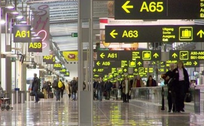  

قرّرت السلطات البلجيكية إعادة فتح مطار بروكسل غدا الأحد مع فرض إجراءات أمنية مشددة بمحيط المطار، حيث ذكرت وسائل إعلام بلجيكية أنه سوف يتم العمل بالمطار بشكل جزئي وذلك بعد تفجيرات 22 مارس