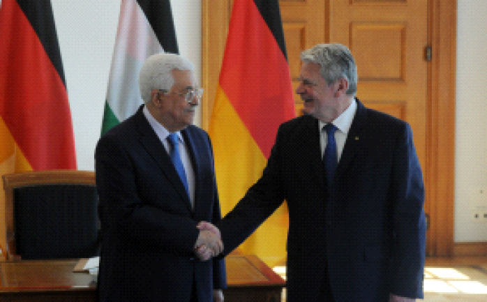 التقى الرئيس محمود عباس اليوم الثلاثاء  مع نظيره الألماني يواخيم غاوك في العاصمة برلين.