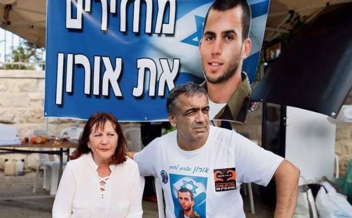 أعلنت عائلة الجندي "أورون شاؤول" مساء الثلاثاء، عن نيتها منع زيارة أسرى حركة "حماس" في سجن "مجدو" الإسرائيلي المقررة غدًا الأربعاء، وذلك في إطار مواصلة حملاتها الرامية لتحريك ملف ابنها الجندي