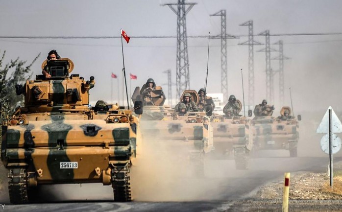 قال الجيش التركي، الأربعاء، إن مقاتلي داعش في شمال سوريا يبدون "مقاومة صلبة" لهجمات مقاتلي المعارضة السورية المدعومين من تركيا، بعد ما يقرب من شهرين على شن الجيش حملة لإبعادهم عن الحدود.

و