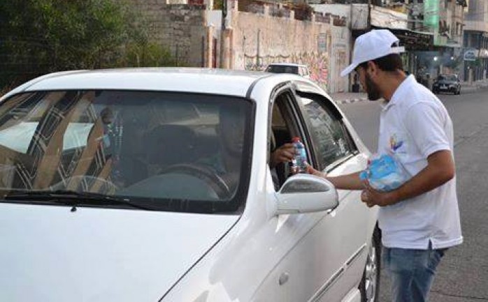 أطلقت جمعية خدمات الطفولة والأسرة بالتعاون مع مجموعة عطاء التطوعية الخميس، حملة #تمر_مي_4 "مثل أجرهم" في ميدان فلسطين بغزة قبيل أذان المغرب.