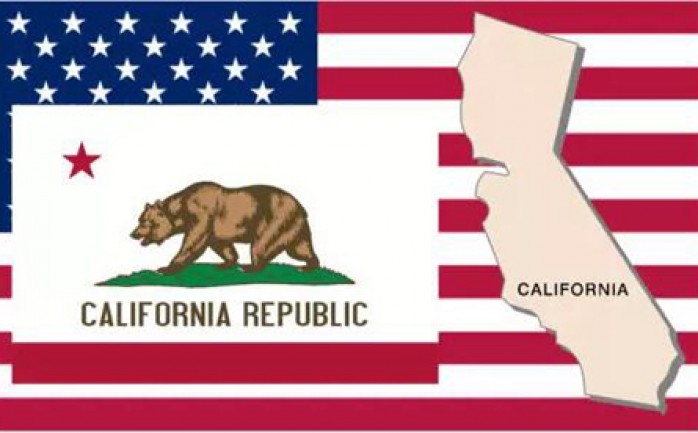 أعلنت السلطات في كاليفورنيا الجمعة 27 يناير/كانون الثاني 2017 أنها أجازت لحملة تطالب باستقلال الولاية البدء بجمع التواقيع اللازمة لإجراء استفتاء، يقرر فيه الناخبون ما إذا كانوا يريدون البقاء 