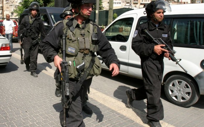 أعلن قائد شرطة الاحتلال الإسرائيلي بمدينة القدس المحتلة "الميجر جنرال يورام هليفي" اليوم الأربعاء، عن خطة لتعزيز قوات الشرطة بشكل ملموس في المدينة وخاصة في شرقيها.

