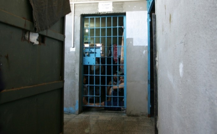 قضت محكمة النقض في غزة بالأغلبية، حكمًا نهائيًا بالحبس المؤبد بحق المتهم "ر -  ن" والذي أدين بتهمة القتل خلافًا لمواد القانون.

واعدمت وزارة الداخلية بغزة الثلاثاء الماضي، ثلاثة من المدانين