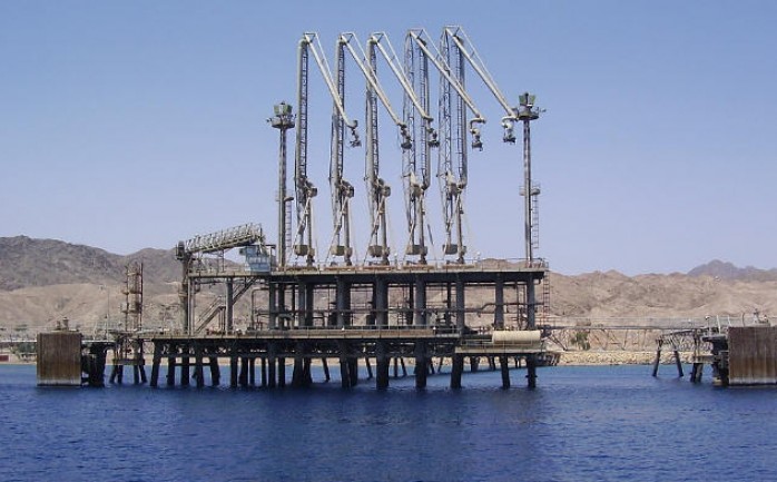 اكتشفت شركة إسرائيلية حقل نفطي في منطقة البحر الميت اثناء التنقيب في المكان.

ونقلت الإذاعة الإسرائيلية عن الشركة أن الحقل يحتوي على ما بين سبعة ملايين