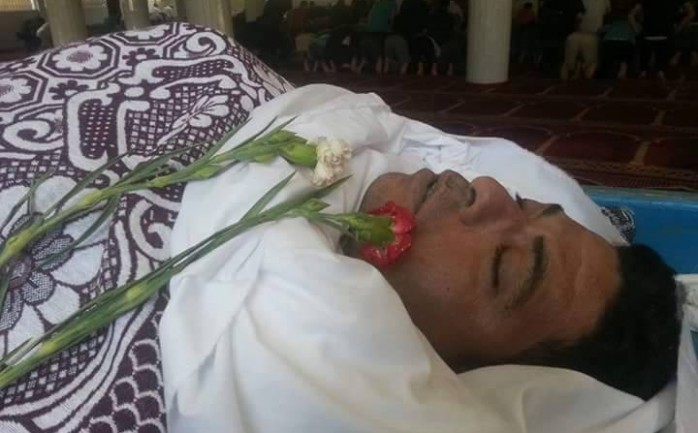 توفي صباح الأحد الشاب غسان العروقي ( 33 عاماً) بعد يوم واحد على زفافه إثر سكتة قلبية مفاجئة أصابته.

وقال جيران الشاب الذي يسكن مخيم الشاطئ غرب مدينة غز
