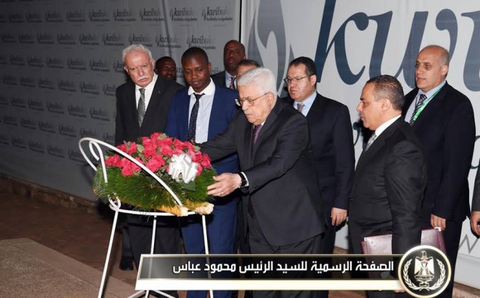 وصل الرئيس محمود عباس إلى العاصمة الرواندية كيغالي للمشاركة في القمة الإفريقية التي تعقد اليوم الأحد، حيث سيلقي كلمة هامة في الجلسة الافتتاحية للقمة.