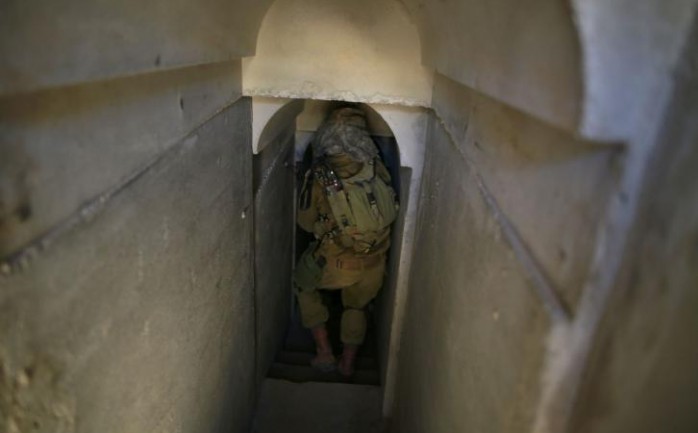 أعدت صحيفة &quot;هآرتس&quot; الإسرائيلية تقريرا مطولا عن تدريبات مكثفة جرت الأسبوع الماضي في قاعدة تدريب لواء &quot;ناحال&quot; العسكرية في النقب، لمواجهة أنفاق حركة حماس خلال المواجهة المقبل