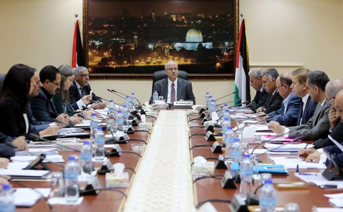 الحكومة الفلسطينية تؤكد أنها حققت انجازات في إصلاح إدارة المال العام، وزيادة الإيرادات، وخفض العجز وديون القطاع الخاص.