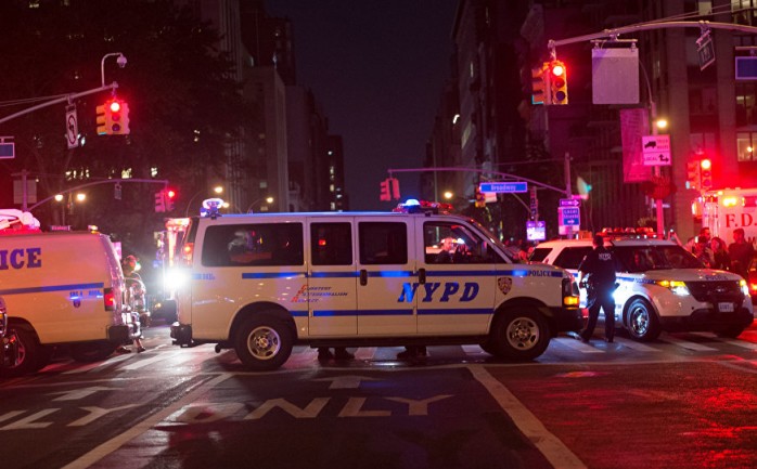أعلنت سلطات مدينة نيويورك الأمريكية أن انفجارا هز حي تشيلسي في مانهاتن أدى إلى إصابة ما لا يقل عن 29 شخصا.
وأضافت السلطات أنها تحقق في الحادث بوصفه عملا إجراميا ليس له صلة بشكل مباشر بأي تنظي