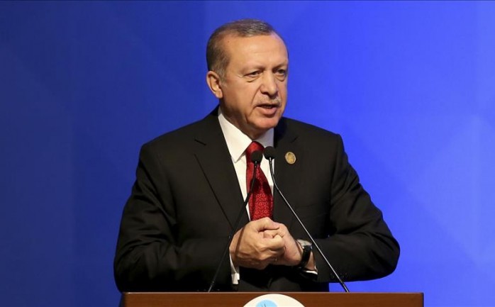 انطلقت منذ قليل في العاصمة التركية إسطنبول، أعمال مؤتمر القمة الإسلامية الثالثة عشرة برئاسة الرئيس التركي رجب طيب أردوغان، تحت عنوان ( دورة الوحدة والتضامن من أجل العدالة والسلام)، وذلك في حض