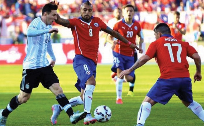 تلقى منتخب تشيلي حامل اللقب خسارته الأولى في مشوار الحفاظ على لقبه في بطولة كوبا أميركا، على يد وصيفه الأرجنتين 2-1، ضمن الجولة الأولى للمجموعة الرابعة بالبطولة.

تقدم دي ماريا للتانجو الأر