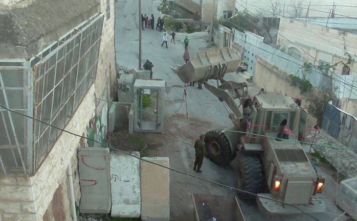 تواصل قوات الاحتلال الإسرائيلي لليوم الإثنين، حصارها المشدد على منطقة تل الرميدة وسط مدينة الخليل جنوب الضفة الغربية.

وبحسب وكالة الأنباء الفلسطينية، فإن قوات 