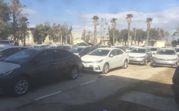 في سابقة هي الأول من نوعها، سمحت السلطات المصرية مساء أمس السبت، بأدخال 40 سيارة من نوع "تويتا كورلا" حديثة عبر معبر رفح البري جنوب قطاع غزة.

وأدخلت السيارات لصالح شركة "جراند ماتورز"، وبت