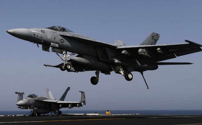 نفذت مقاتلات أمريكية انطلقت من حاملة الطائرات "جورج بوش" في مياه البحر المتوسط يوم الثلاثاء، غارات على أهداف لتنظيم الدولة الإسلامية في سوريا والعراق.

وقالت القيادة المركزية للجيش الأمريكي