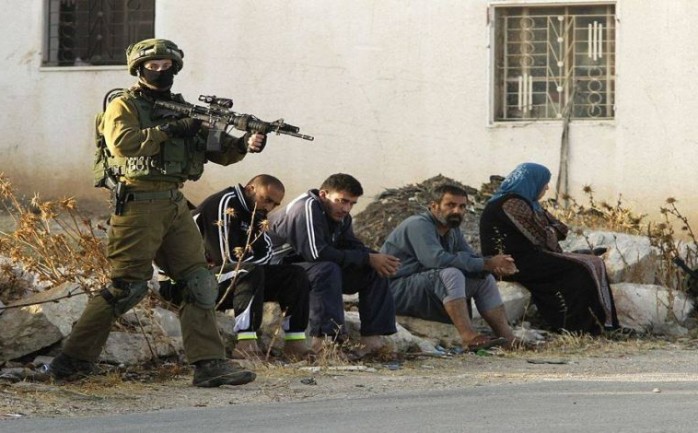 شنت قوات الاحتلال الإسرائيلي اليوم السبت، حملة اعتقالات ومداهمات واسعة في محافظة الخليل.

واعتقلت قوات الاحتل