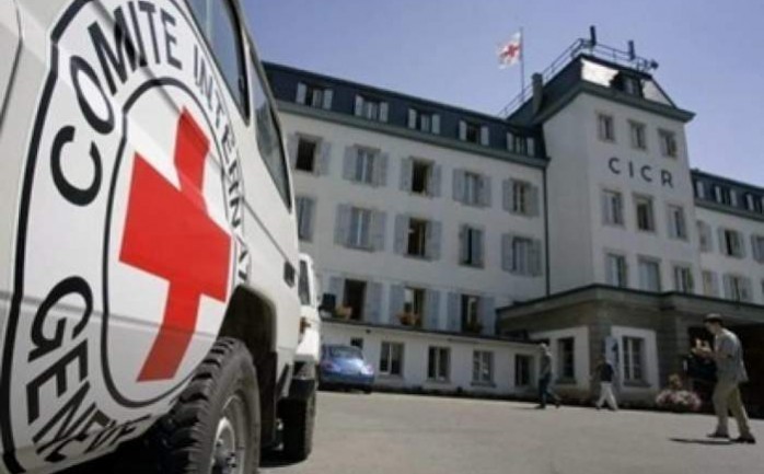 أعلنت اللجنة الدولية للصليب الأحمر في جنيف اليوم الأربعاء، عن مقتل ستة من موظفيها إضافة إلى فقدان اثنين آخرين في هجوم شنه مسلحون مجهولون على قافلة كانت تتكون من ثلاثة سائقين وخمسة من موظفي ال