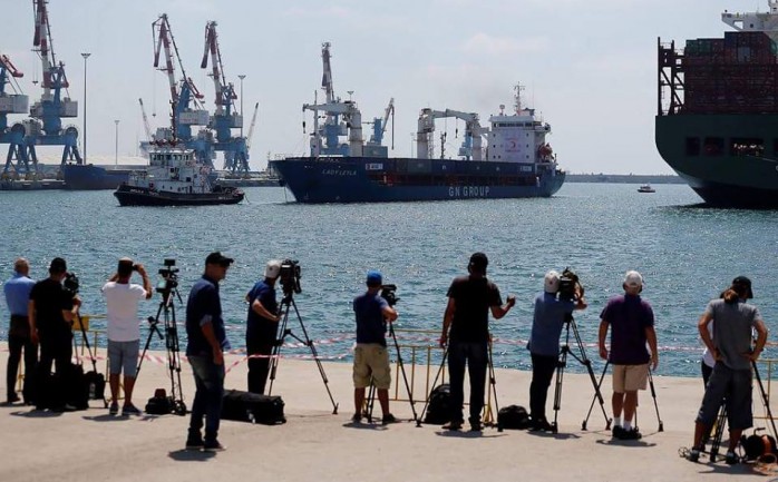 وصلت السفينة التركية 'ليدي ليلى'، عصر اليوم الأحد، والتي تحمل على متنها مساعدات إنسانية، ميناء مدينة أسدود، تمهيدًا لنقلها إلى قطاع غزة.