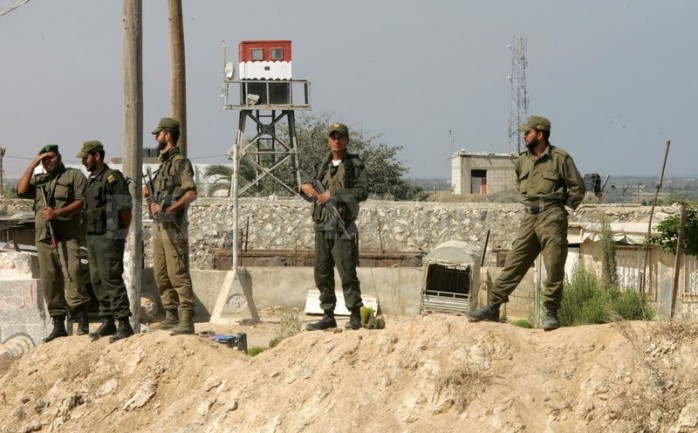 أكدت حركة حماس أنها اتخذت اجراءات صارمة لضبط الحدود مع  مصر من خلال وضع ابراج مراقبة بشكل مكثف مزودة بكل الوسائل التقنية.

وقال القيادي في حركة حماس محمود الزهار خلا تصريحات لصحيفة" القدس" 
