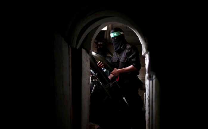 أحد عناصر كتائب القسام في أحد أنفاق المقاومة في غزة (أرشيف)