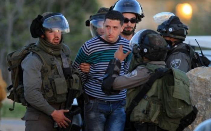اعتقلت قوات الاحتلال الإسرائيلي اليوم السبت، شابا&nbsp;من بلدة الظاهرية جنوب الخليل في الضفة الغربية.

وذكرت 