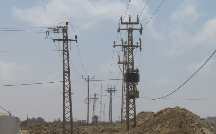 أعلنت شركة توزيع الكهرباء في قطاع غزة، أن خطوط الكهرباء المغذية من الجانب المصري تعطلت عصر الجمعة.

واوضح مدير العلاقات العامة والإعلام في الشركة طارق لبد في اتصال هاتفي مع "الوطنية" أن خطي