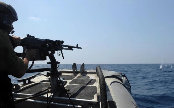 البحرية الإسرائيلية تعتقل عشرة صيادين من عائلة واحدة، وصادرت مركبهم قبالة بحر منطقة الواحة شمال قطاع غزة.