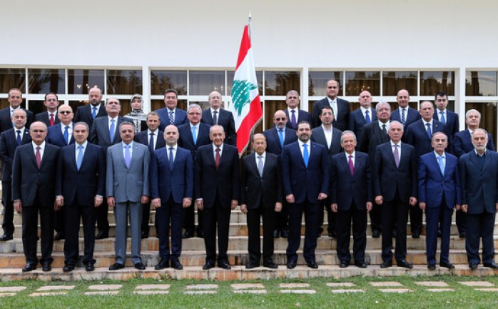 نالت الحكومة اللبنانية الجديدة برئاسة سعد الحريري اليوم الأربعاء، ثقة مجلس النواب اللبناني بأغلبية 87 نائباً من أصل 92 نائبا حضروا الجلسة.

وكانت جلسات الثقة ان