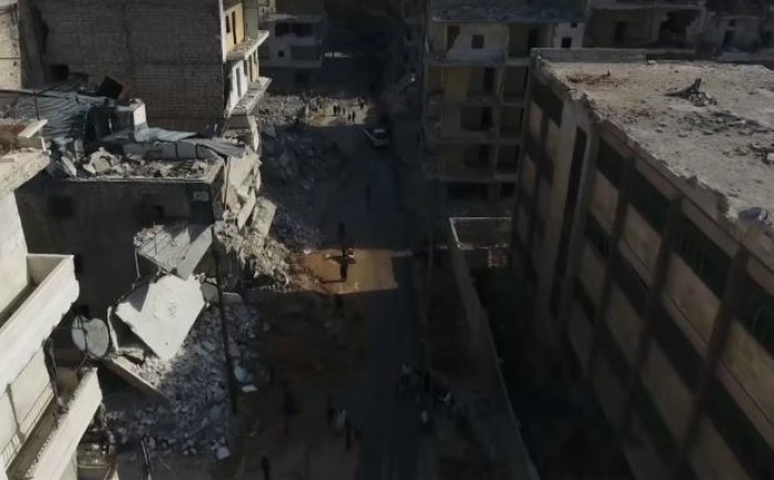 أفادت مصادر في المعارضة السورية المسلحة داخل حلب بأن قوات النظام ومليشيات موالية لها سيطرت على أحياء هنانو وجبل بدرو والإنذارات شرقي المدينة.

