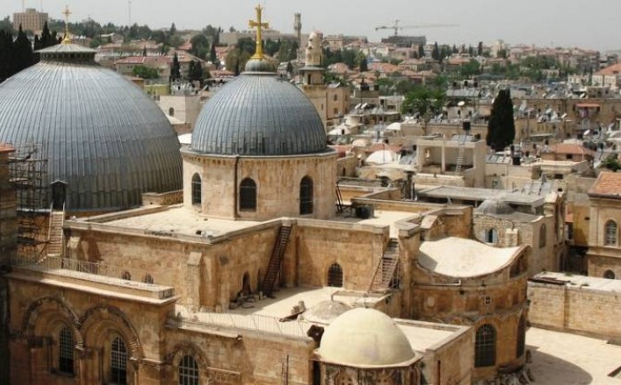 عرض الرئيس محمود عباس تقديم &quot;مساهمة شخصية&quot; لدعم أعمال ترميم كنيسة القيامة في مدينة القدس المحتلة.

وقالت وكالة أنباء الفاتي