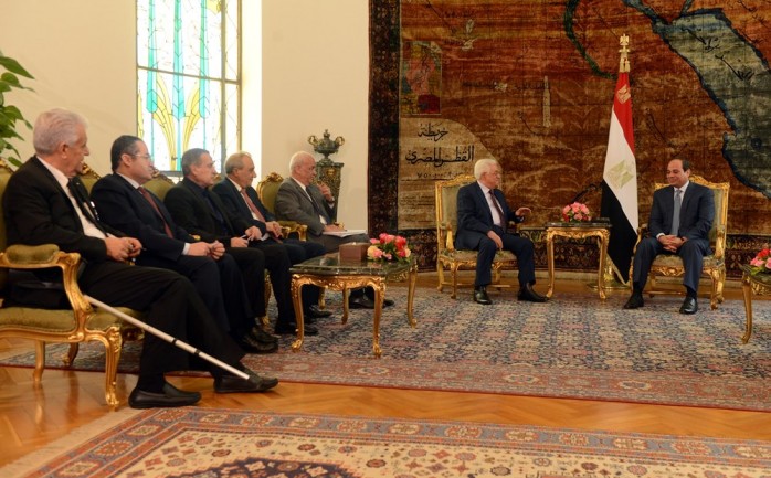 اجتمع الرئيس محمود عباس اليوم الاثنين، مع رئيس جمهورية مصر عبد الفتاح السيسي، في مقر قصر الاتحادية الرئاسي في مصر الجديدة.